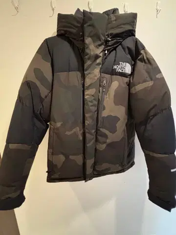 THE NORTH FACE 카모플라쥬 다운 자켓