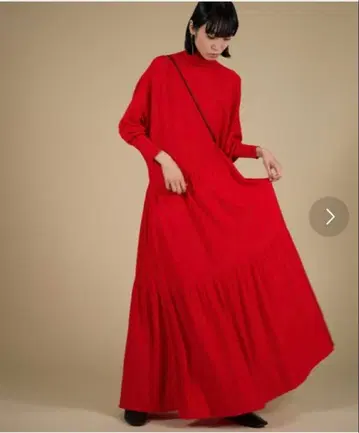 ROPE' 라리뉴로페 하이넥 티어드 니트 원피스 레드