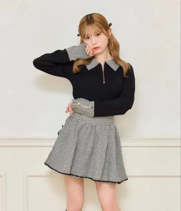 아프레 주르 옷깃 절개 니트탑