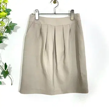 브릴리언트 스테이지 플리츠 턱 스커트 (M) 무릎 기장 베이지 타이트