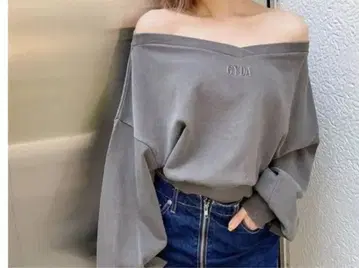 GYDA 오프숄더 상의