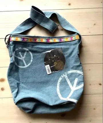 유밍 50주년 THE JOURNEY TOUR 히피 백과 나침반 홀더