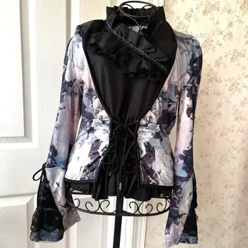 오즈 오네스트 비대칭 프릴 긴팔 상의 새상품급