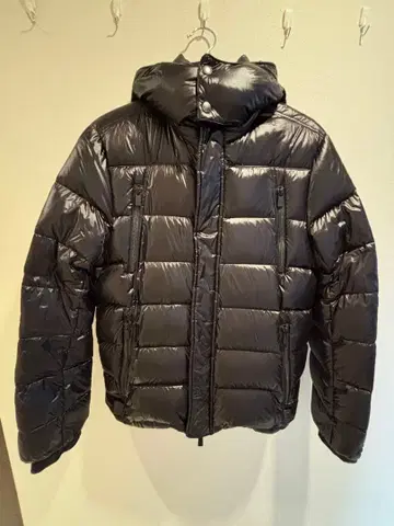 TATRAS 후드 부착 블랙 다운 자켓