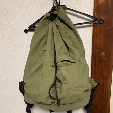 올리브 그린 백팩