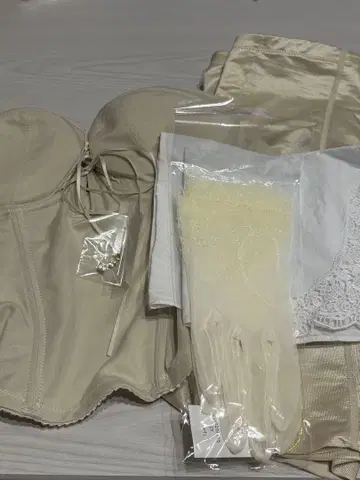 BRIDAL BEAUTE 백리스 뷔스티에 세트