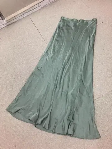 (K11676) 제1 아롱디스망 머메이드 광택 스커트