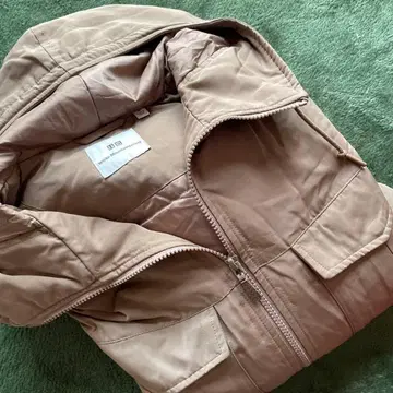 UNIQLO 화이트 마운티니어링 다운 자켓