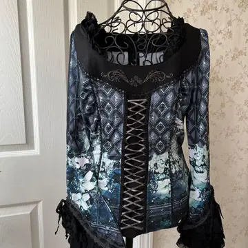 오즈 오네스트 꽃무늬와 기하학 패턴의 긴팔 상의 새상품급