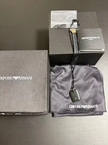 아르마니 목걸이