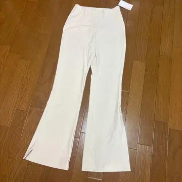 Spick&span 화이트 플레어 팬츠 미사용 새상품