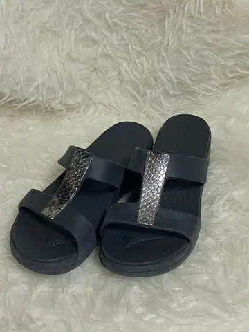 Crocs 블랙 슬라이드 샌들