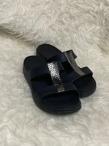 Crocs 블랙 슬라이드 샌들