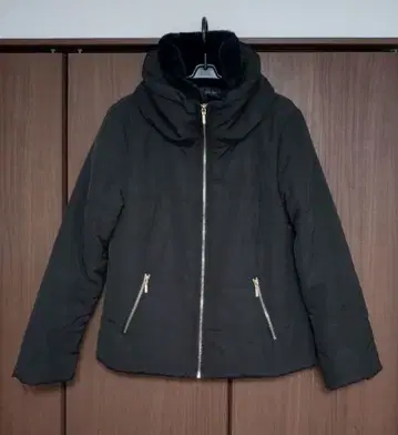 아베일 퍼 달린 다운 자켓