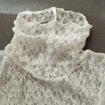 저널 스탠다드 레이스 하이넥 플레어 탑 시로