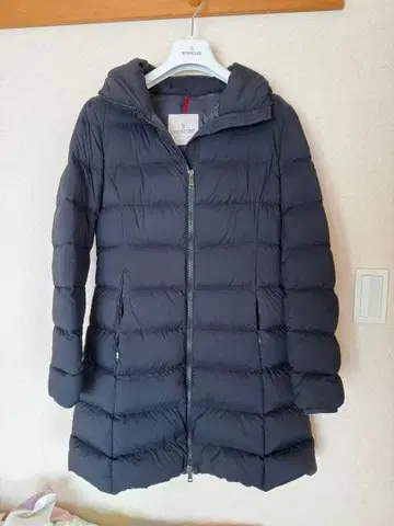 MONCLER 네이비 다운 자켓 후드 부착 새상품급