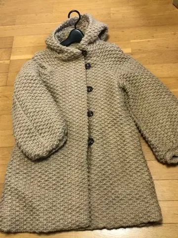 베이지 후드 부착 니트 코트