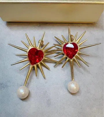 PAMEO POSE 하트형 스톤 귀걸이