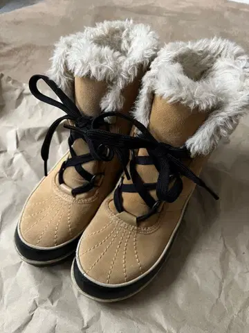 SOREL 소렐 퍼 달린 베이지 부츠 23cm