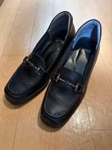 [ 새상품급 ] 버클 달린 블랙 펌프스