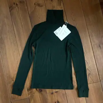 [ 새상품 ] 파브리카 앙 플라네테르 워셔블 울 리브 터틀넥