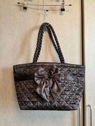 나래야 블랙 실크 퀼팅 토트백 보트형 L 사이즈