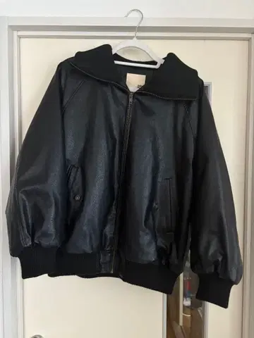 JaVa. 블랙 레더 봄버 자켓