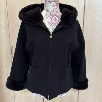 M's 그레이시 후드 부착 블랙 숏코트 르네 폭시