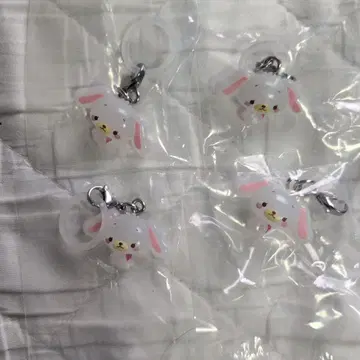 산리오 윳토메지루시 액세서리 시로 우사 네 개 세트