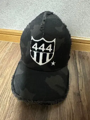 카모플라쥬 444 로고 캡