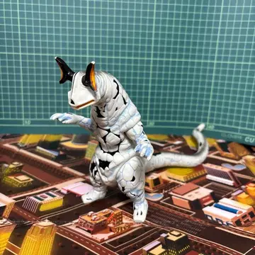 울트라맨 맥스 제2화 [괴수를 키우는 여자] 중 방전룡 엘레킹