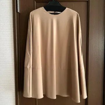 YORT 플레어 실루엣 상의