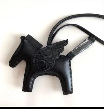 블랙 말 모양 가죽 참