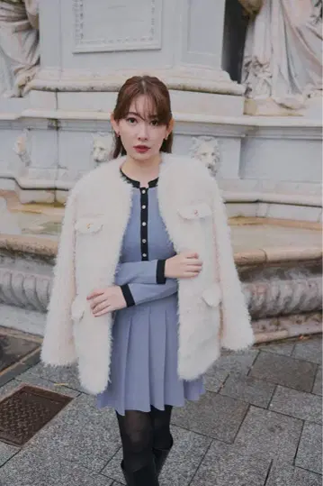 가브리엘 벨티드 니트 드레스