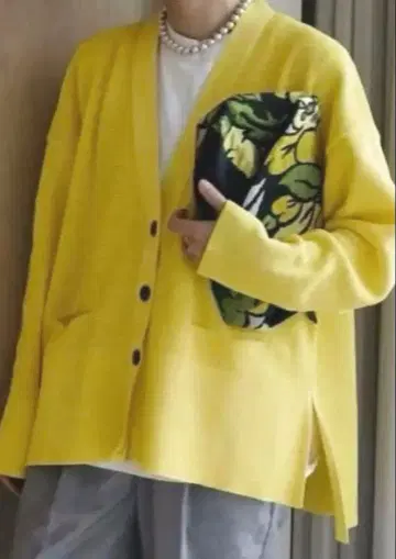 택 포함 미사용 새상품 마차트 잡지 게재품 포인트 컬러 가디건