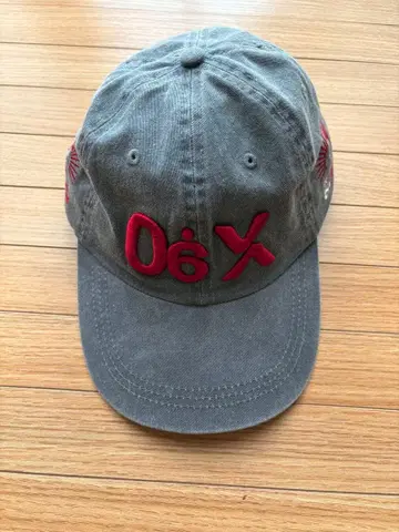 Johndoe 빨간색 자수