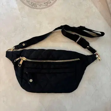 블랙 퀼팅 바디백