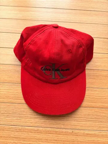 Calvin Klein Jeans 레드캡