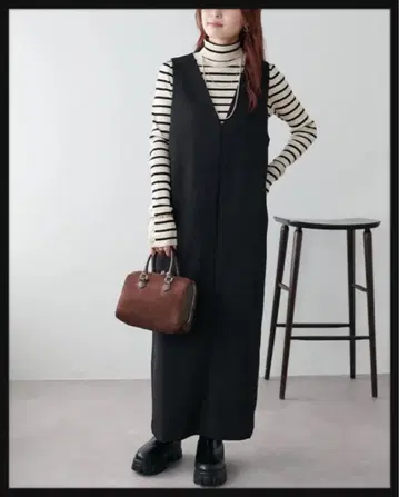 Discoat 깊은 V 멜빵 원피스