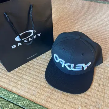 OAKLEY 블랙 캡 스냅백