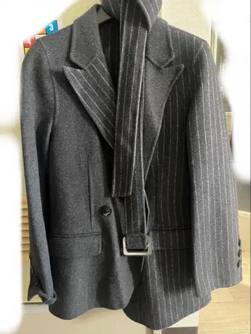 스트라이프 그레이 테일러드 자켓