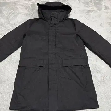 유니클로 하이브리드 다운 코트 M 사이즈 (블랙)