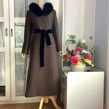 미사용에 가까운 에부르 논칼라 디자인 롱 코트