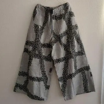 그레이와 블랙의 가우초 팬츠