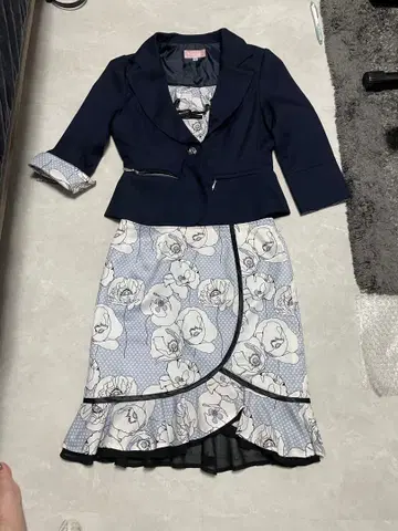 네이비 자켓 꽃무늬 스커트 세트