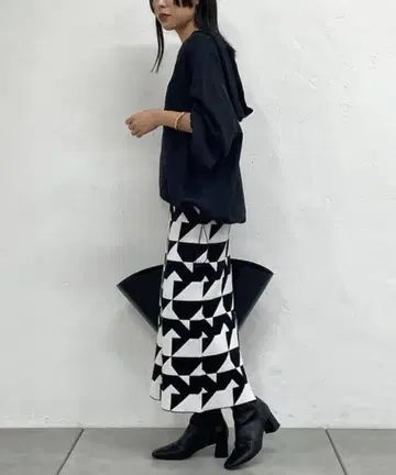 LOUNGEDRESS 기하학 니트 스커트 모노톤 개성