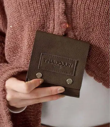 TINAJOJUN 브라운 가죽 이단 접이식 지갑 브라운