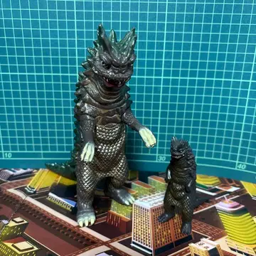 울트라맨 제1화 [울트라 작전 제1호]에 등장한 우주 괴수 벰라와 벰라