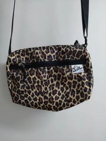 Drifter 레오파드 무늬 숄더백