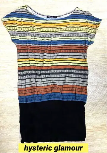 Hysterie Glamour 스트라이프 반팔 튜닉
